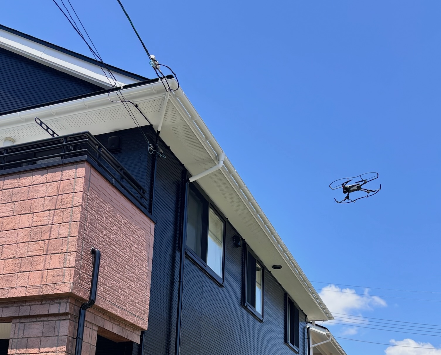 ドローンによる住宅点検の様子